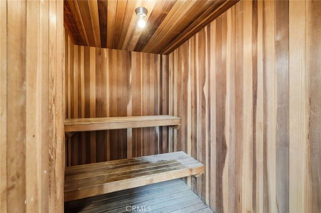 7045 Woodley Avenue 124, Lake Balboa, CA 91406