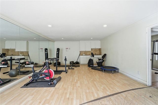 7045 Woodley Avenue 124, Lake Balboa, CA 91406