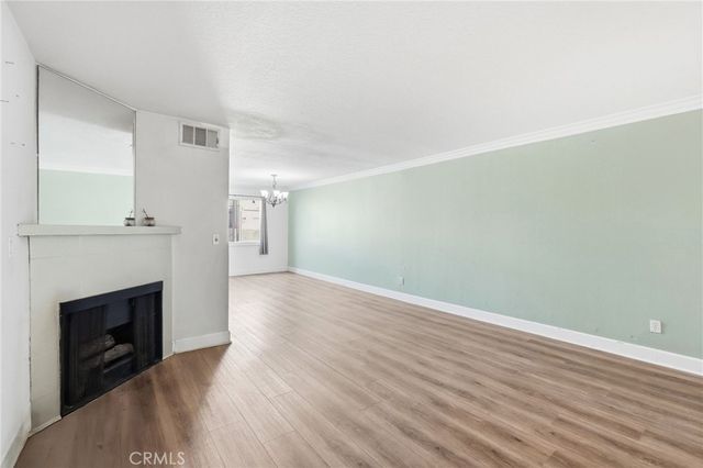 7045 Woodley Avenue 124, Lake Balboa, CA 91406