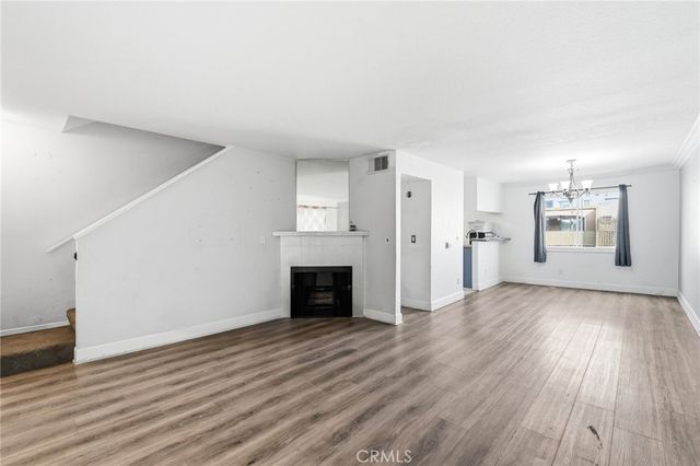 7045 Woodley Avenue 124, Lake Balboa, CA 91406