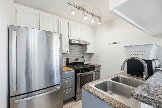 7045 Woodley Avenue 124, Lake Balboa, CA 91406