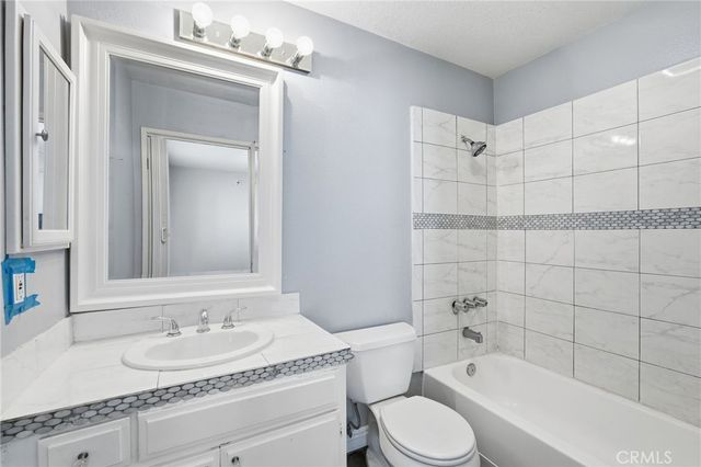 7045 Woodley Avenue 124, Lake Balboa, CA 91406