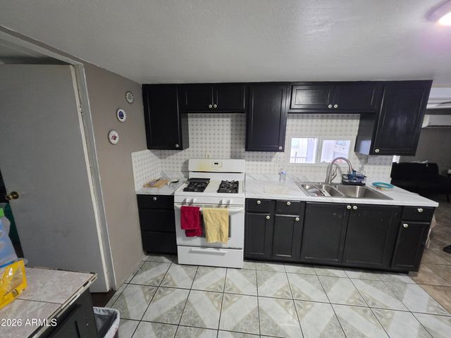 5207 N BLACK CANYON Highway 48, Phoenix, AZ 85015