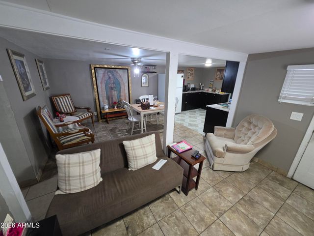 5207 N BLACK CANYON Highway 48, Phoenix, AZ 85015