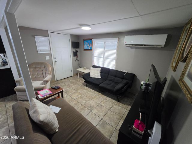 5207 N BLACK CANYON Highway 48, Phoenix, AZ 85015