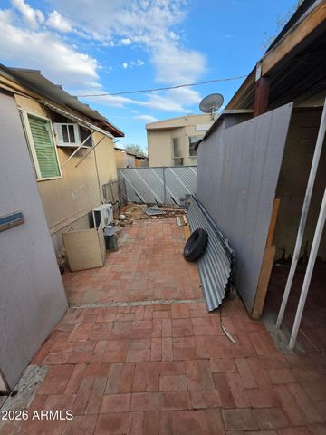 5207 N BLACK CANYON Highway 48, Phoenix, AZ 85015