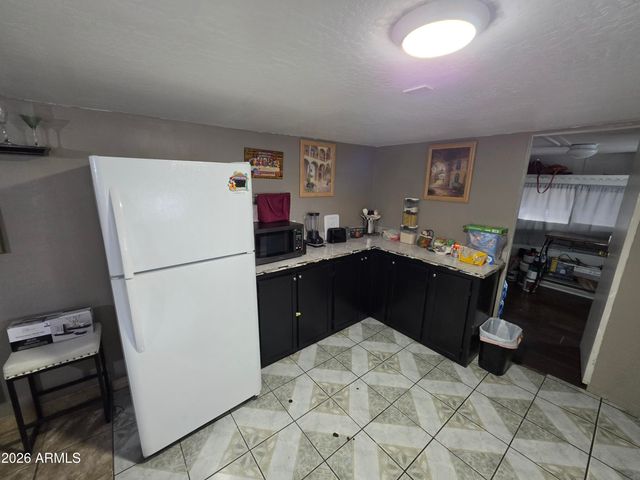 5207 N BLACK CANYON Highway 48, Phoenix, AZ 85015