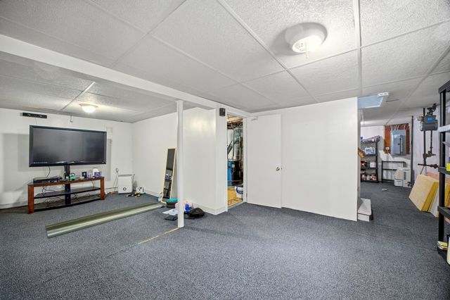 34 Piper Cross Rd, West Springfield, MA 01089