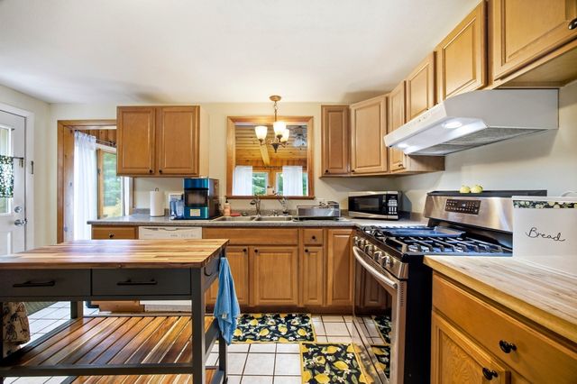 34 Piper Cross Rd, West Springfield, MA 01089