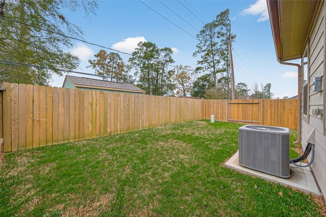 320 Emerald Thicket Lane, Houston, TX 77336