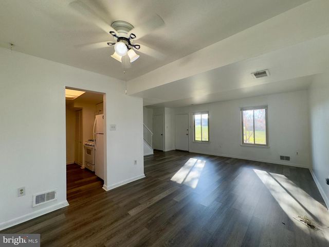 8 KING HENRY CIRCLE, Baltimore, MD 21237