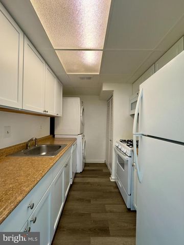 8 KING HENRY CIRCLE, Baltimore, MD 21237