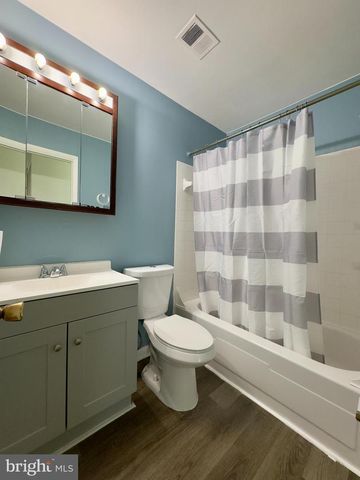 8 KING HENRY CIRCLE, Baltimore, MD 21237