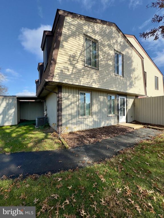 8 KING HENRY CIRCLE, Baltimore, MD 21237