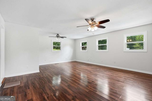 110 Point View Court, Tyrone, GA 30290
