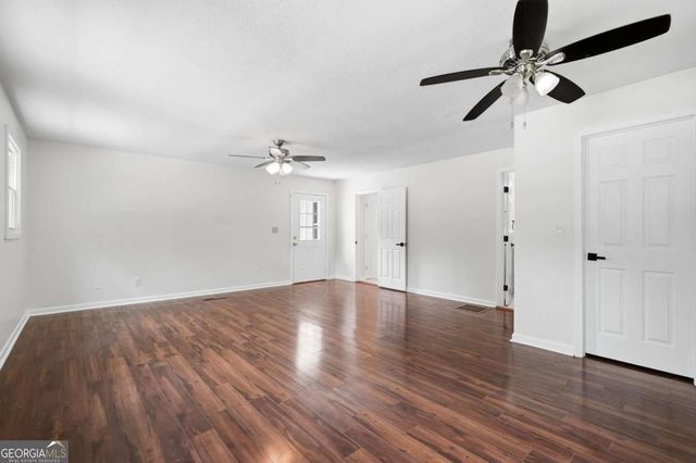 110 Point View Court, Tyrone, GA 30290