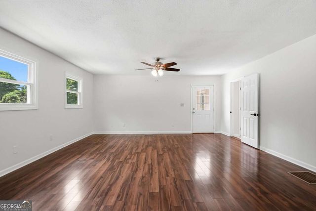 110 Point View Court, Tyrone, GA 30290