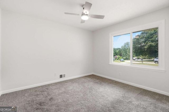 110 Point View Court, Tyrone, GA 30290