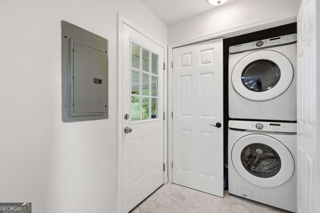 110 Point View Court, Tyrone, GA 30290