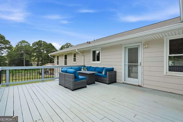 110 Point View Court, Tyrone, GA 30290