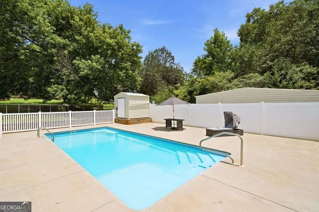 110 Point View Court, Tyrone, GA 30290
