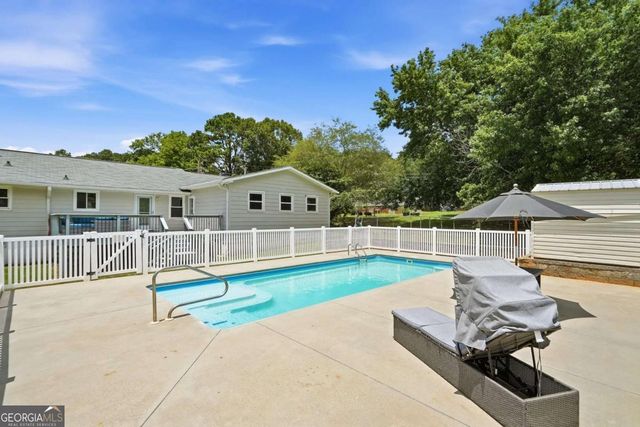 110 Point View Court, Tyrone, GA 30290