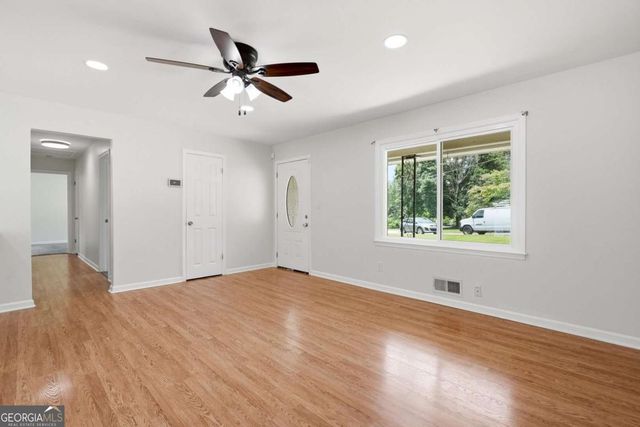 110 Point View Court, Tyrone, GA 30290