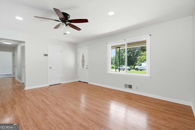 110 Point View Court, Tyrone, GA 30290