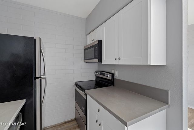 5570 E Hampton St Apt 211, Tucson, AZ 85712