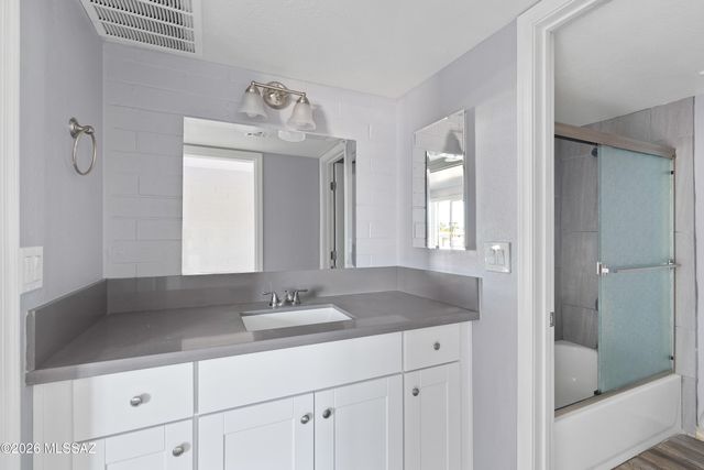 5570 E Hampton St Apt 211, Tucson, AZ 85712