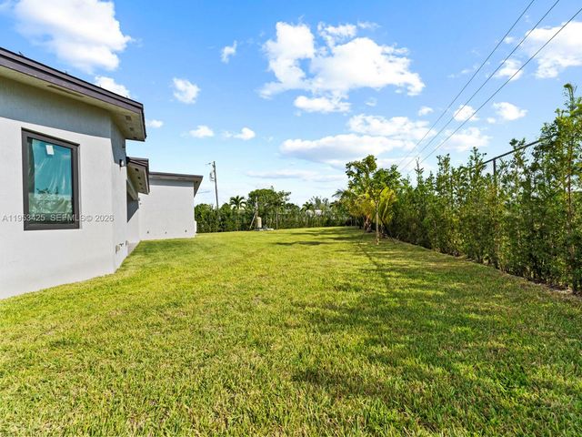 22451 SW 118 Ave, Miami, FL 33170