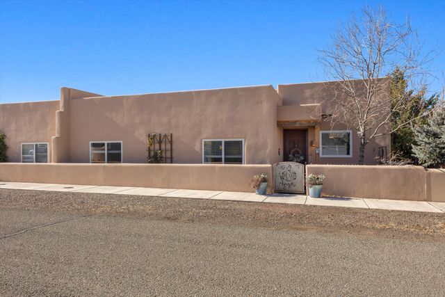 3 Silver Buckle Road, Santa Fe, NM 87508