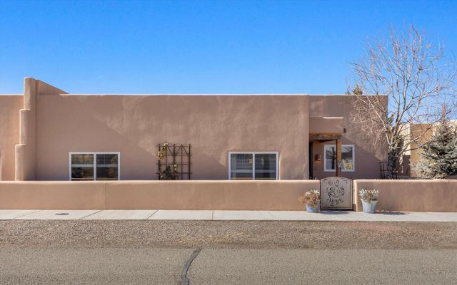 3 Silver Buckle Road, Santa Fe, NM 87508