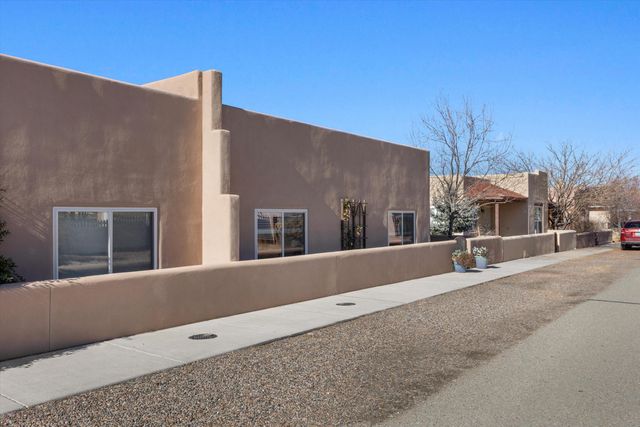 3 Silver Buckle Road, Santa Fe, NM 87508