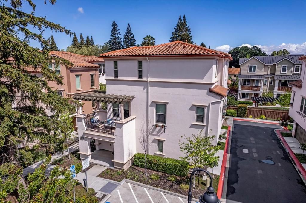 Image 2 of property listing at 1942 San Luis Avenue, Mountain View, CA 94043