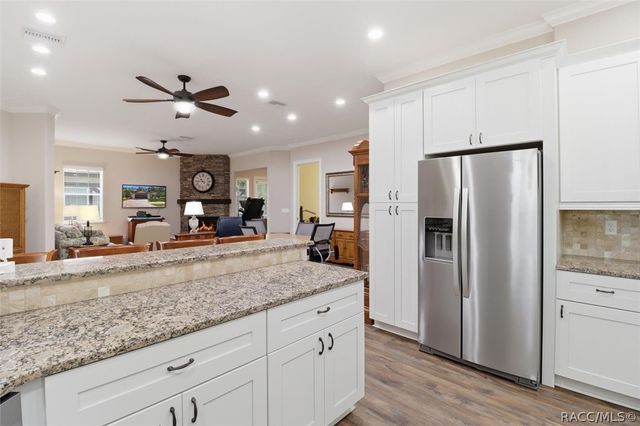9385 S Deer Park Drive, Homosassa, FL 34446