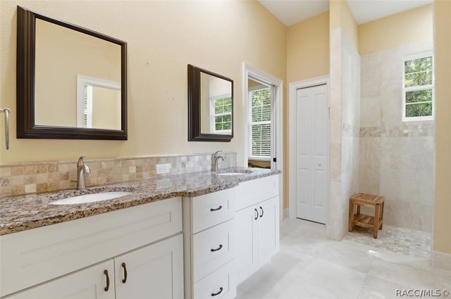 9385 S Deer Park Drive, Homosassa, FL 34446