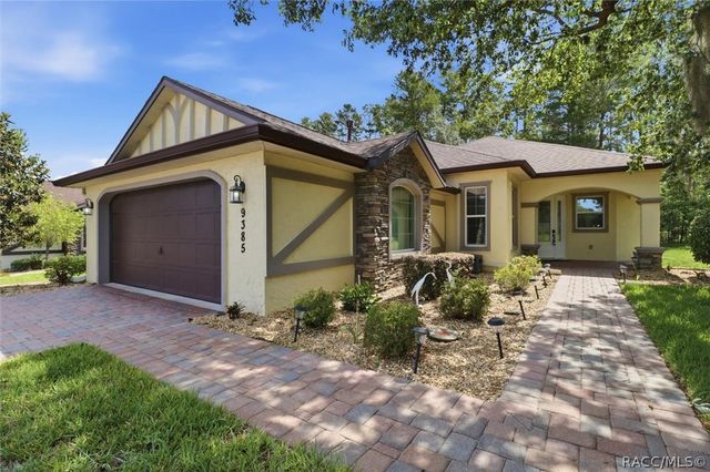 9385 S Deer Park Drive, Homosassa, FL 34446