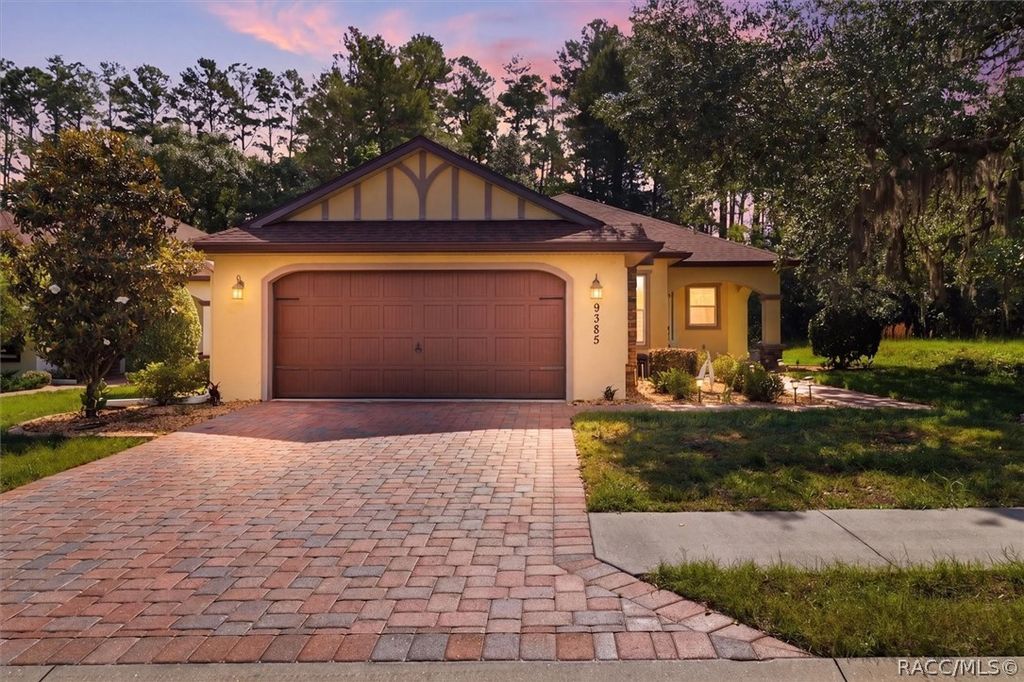9385 S Deer Park Drive, Homosassa, FL 34446