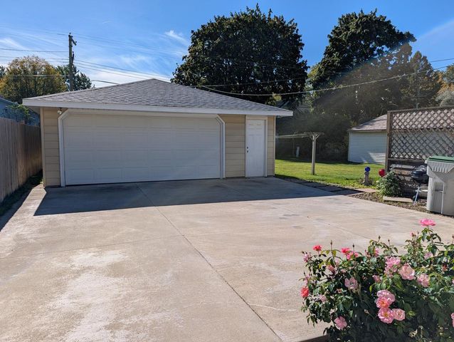 7925 W Denver AVENUE, Milwaukee, WI 53223