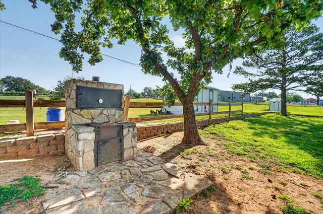 100 Green Meadows Circle, Springtown, TX 76082