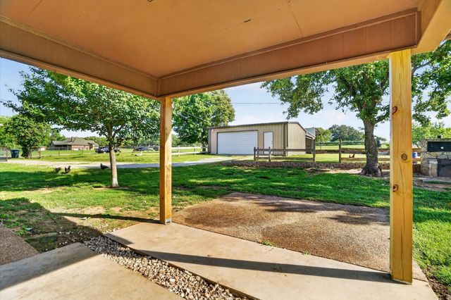 100 Green Meadows Circle, Springtown, TX 76082