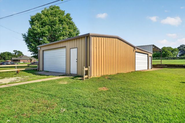 100 Green Meadows Circle, Springtown, TX 76082
