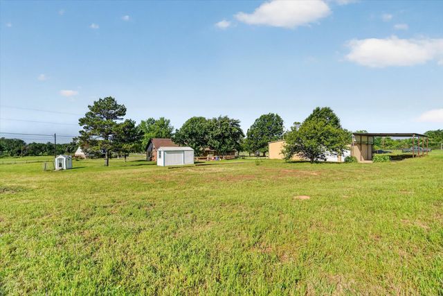 100 Green Meadows Circle, Springtown, TX 76082