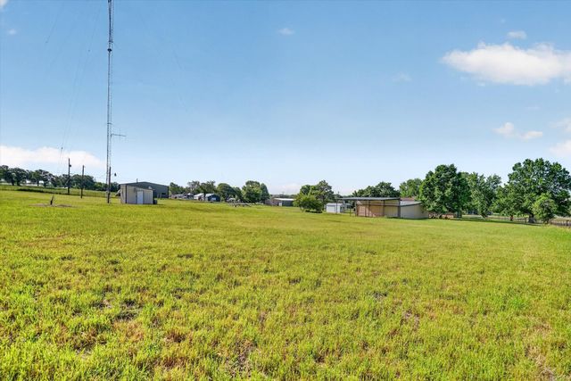 100 Green Meadows Circle, Springtown, TX 76082