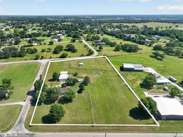 100 Green Meadows Circle, Springtown, TX 76082
