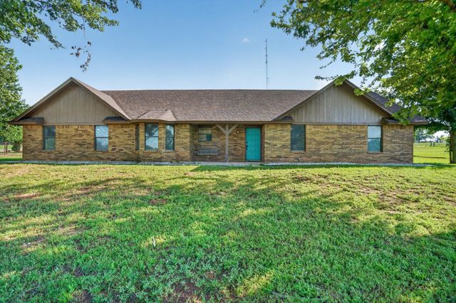 100 Green Meadows Circle, Springtown, TX 76082