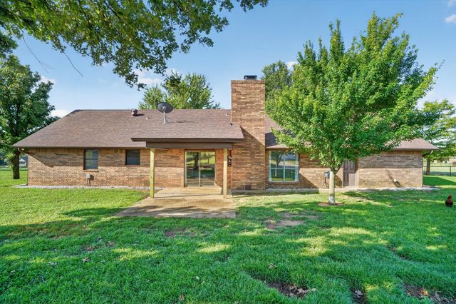 100 Green Meadows Circle, Springtown, TX 76082
