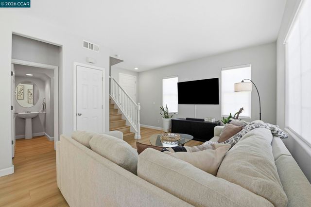 769 Plantation Ln, Hayward, CA 94544