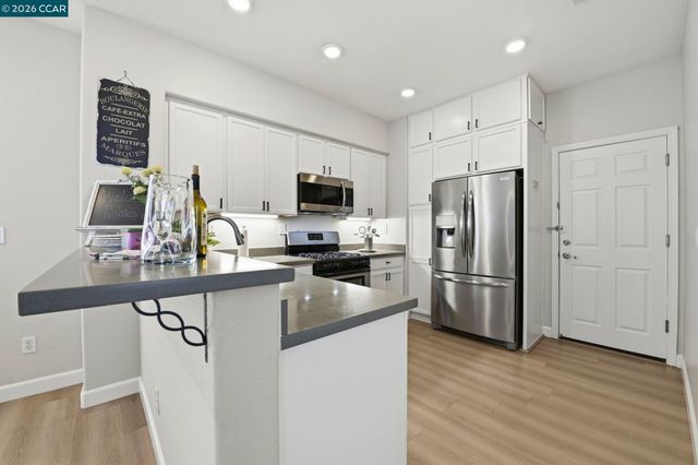 769 Plantation Ln, Hayward, CA 94544
